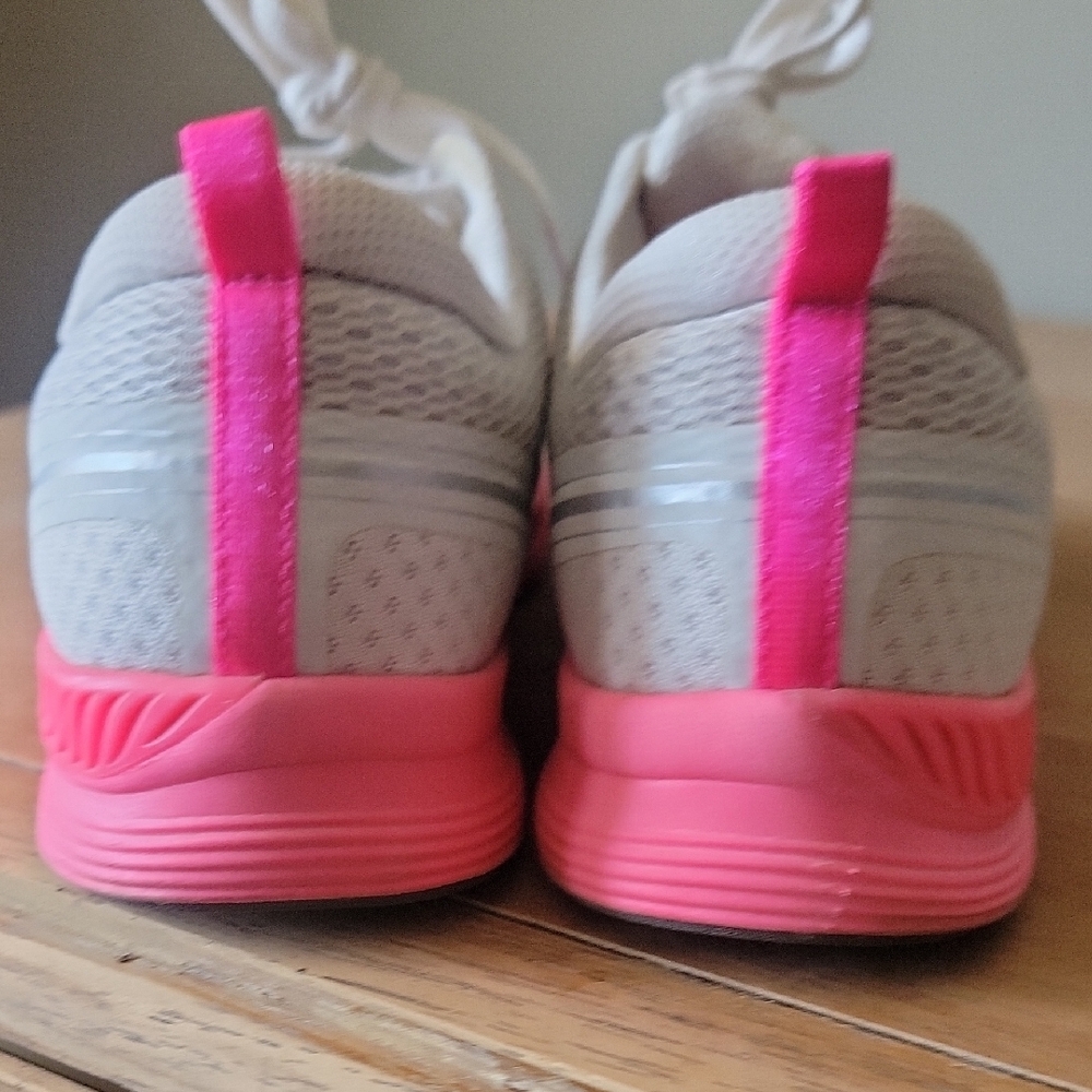 New Balance Cush Pink and White Athletic Shoes for Performance - Picture 4 of 5